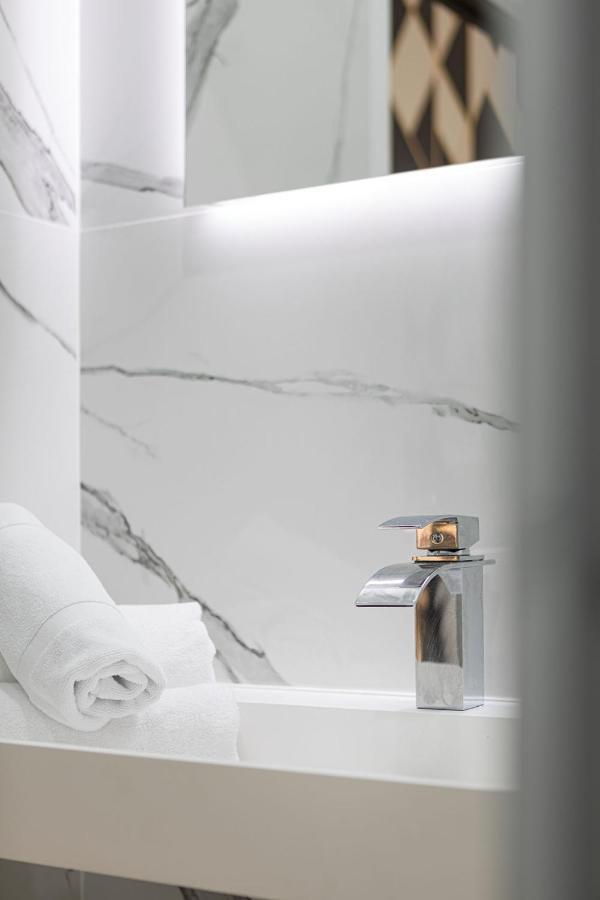 Legend Majestic - Parking Prive Gratuit- Climatisation - Gare - Centre Ville มากง ภายนอก รูปภาพ
